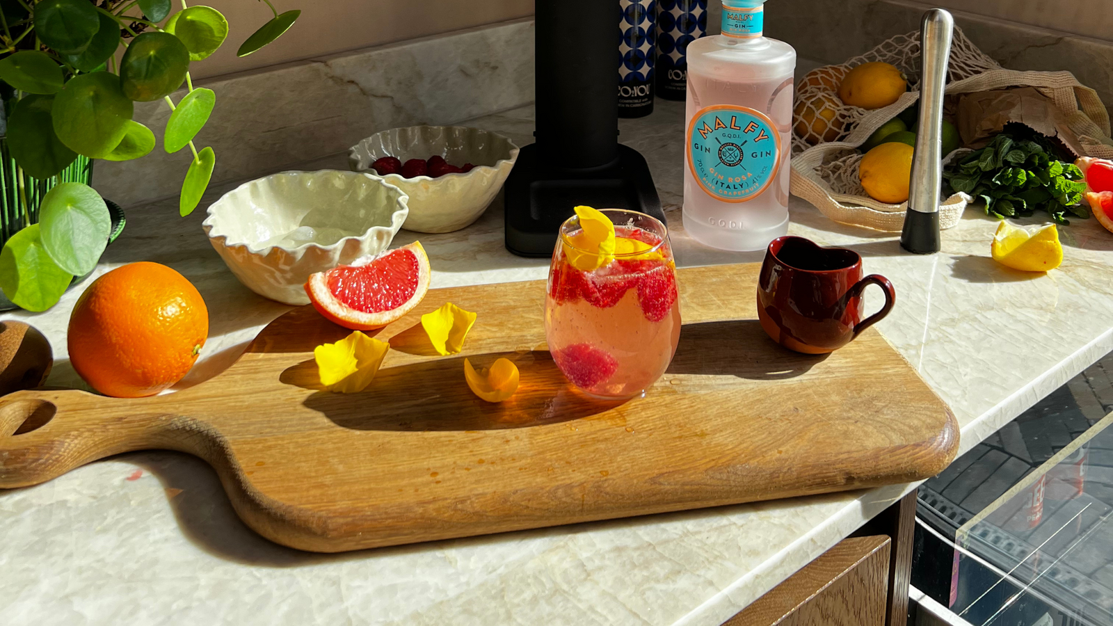 Sparkling Water Cocktail Recipe: Raspberry Rose Fizz