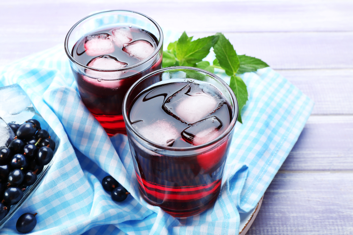 How to Make Blackcurrant Cordial With Sparkling Water