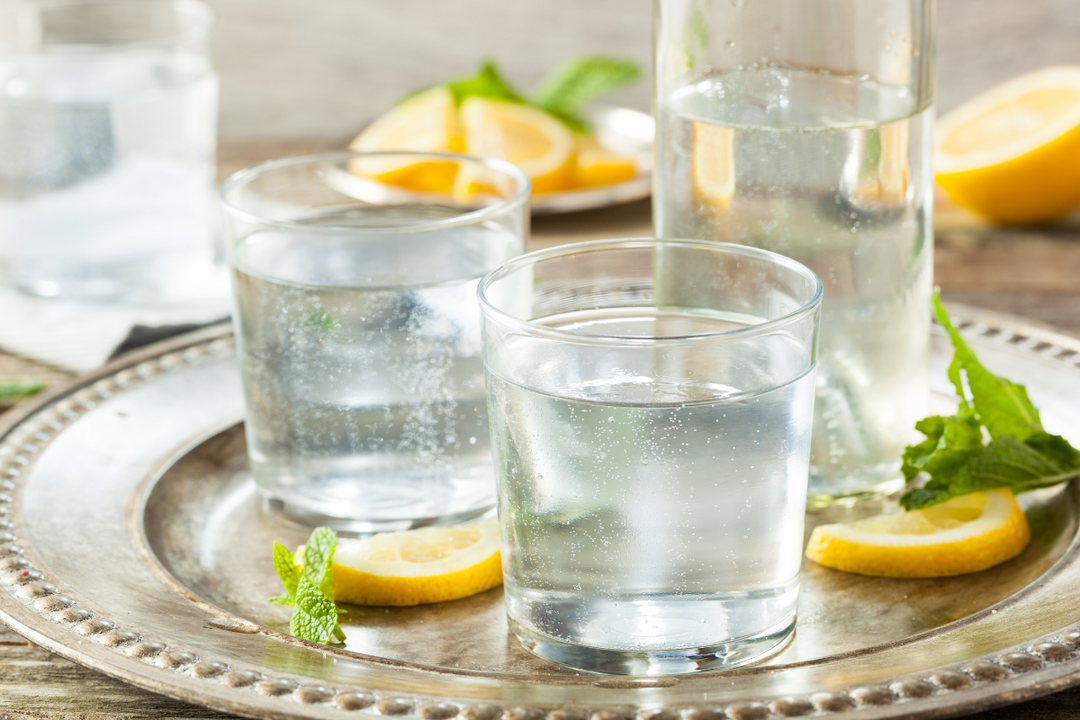 Soda Water vs Sparkling Water: Key Differences and Benefits