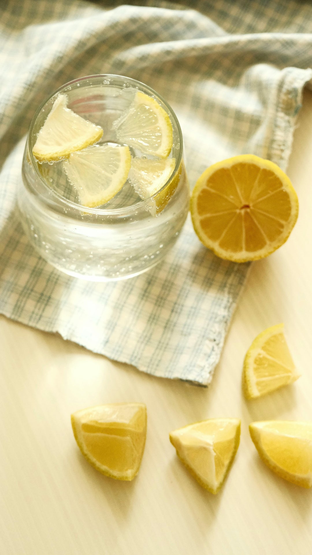 Does Sparkling Water Cause Bloating? 6 Things to Know